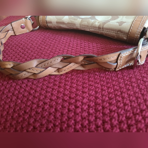 COACH HAND BAG LIKE NEW - Picture 3 of 11